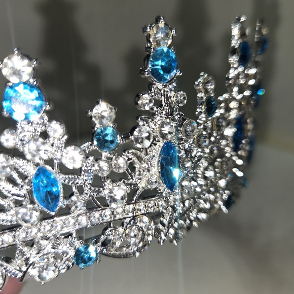 Sparkling Silver and Blue Tiara Adult, Teen - Picture 5 of 8